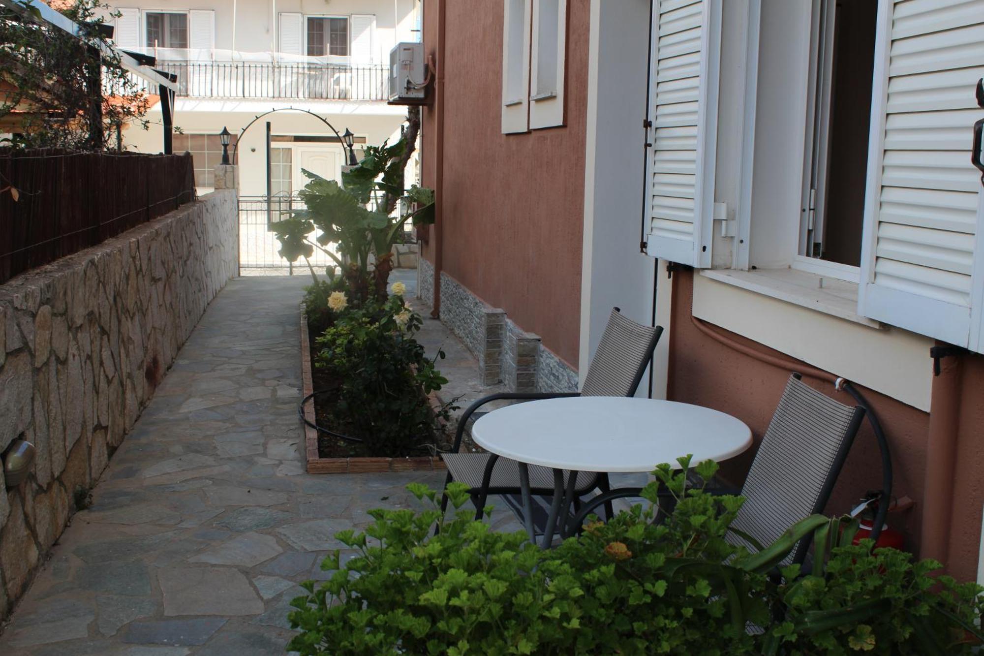 Theodora Studios & Apartments Skala  Exteriör bild